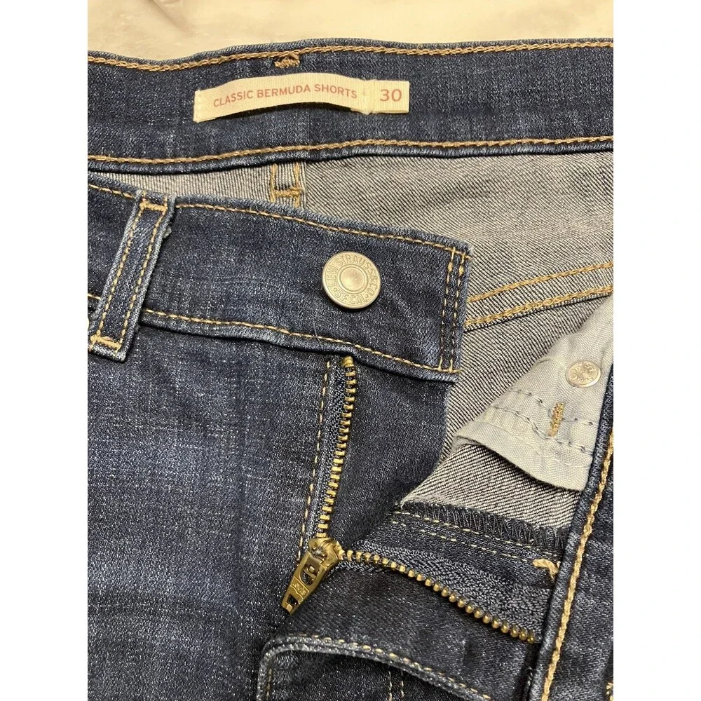 Levi's Classic Denim Bermuda Shorts Dark Blue Wash Size 30 NWOT - Picture 2 of 8